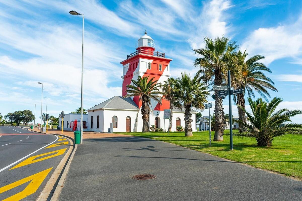 Central, Secure, Family With Pool And Gym! * Cape Town