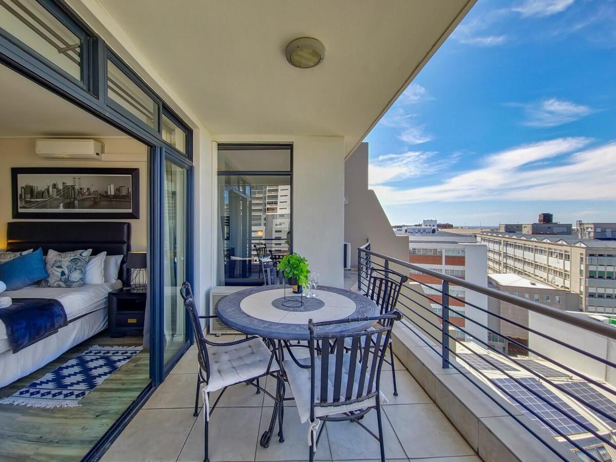 Central, Secure, Family With Pool And Gym!