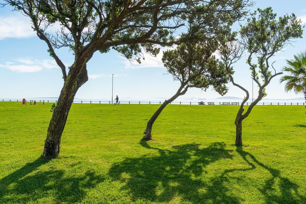 Central, Secure, Family With Pool And Gym! Apartment
