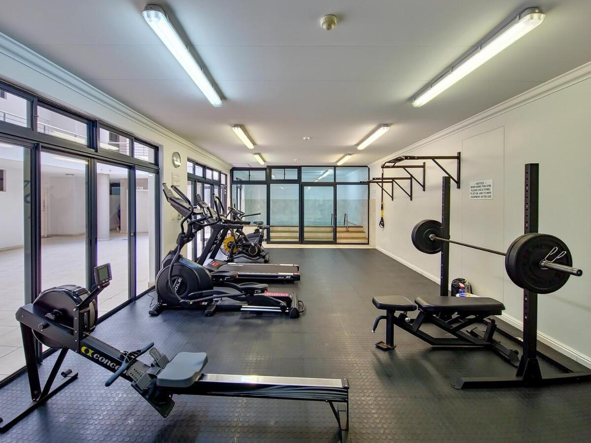 Apartment Central, Secure, Family With Pool And Gym! Cape Town