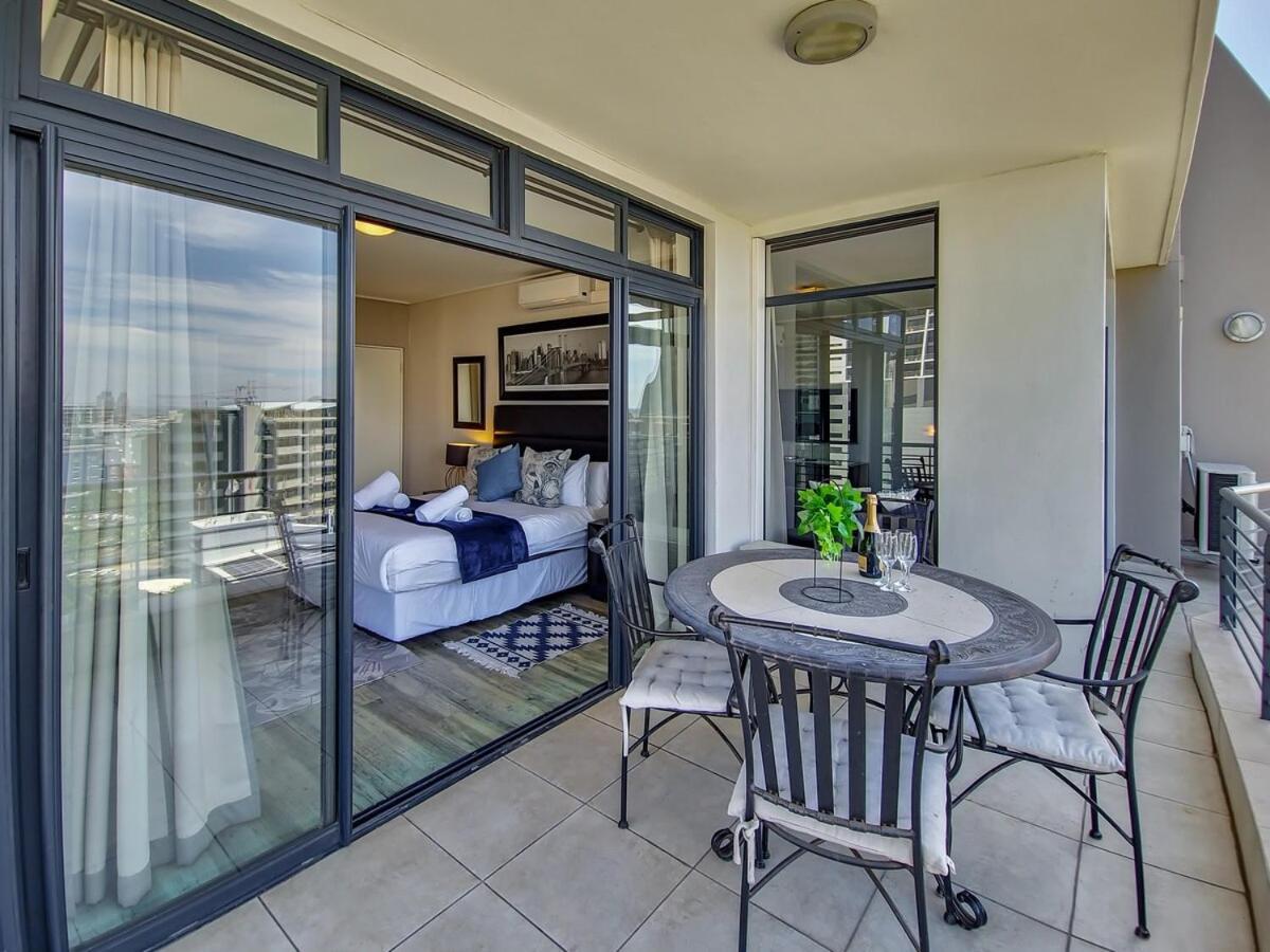 Central, Secure, Family With Pool And Gym! * Cape Town