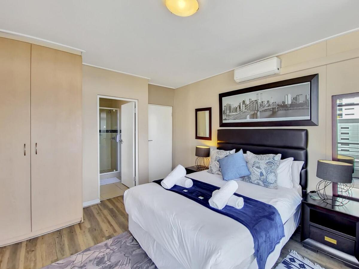 Central, Secure, Family With Pool And Gym! Apartment *