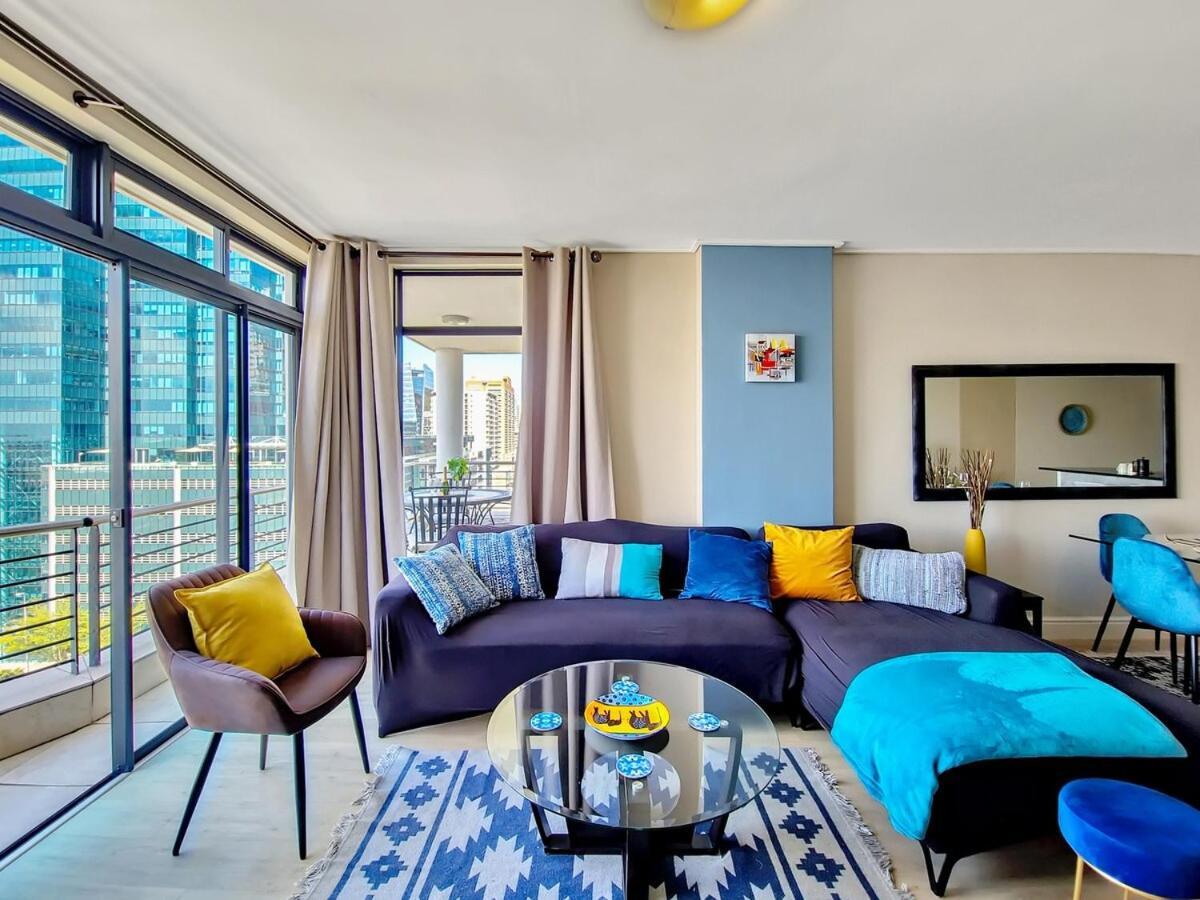 Central, Secure, Family With Pool And Gym!