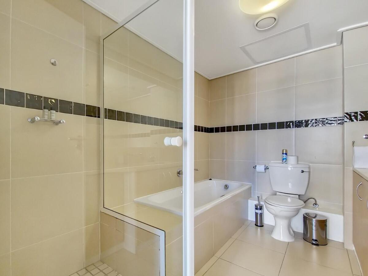 Central, Secure, Family With Pool And Gym! *