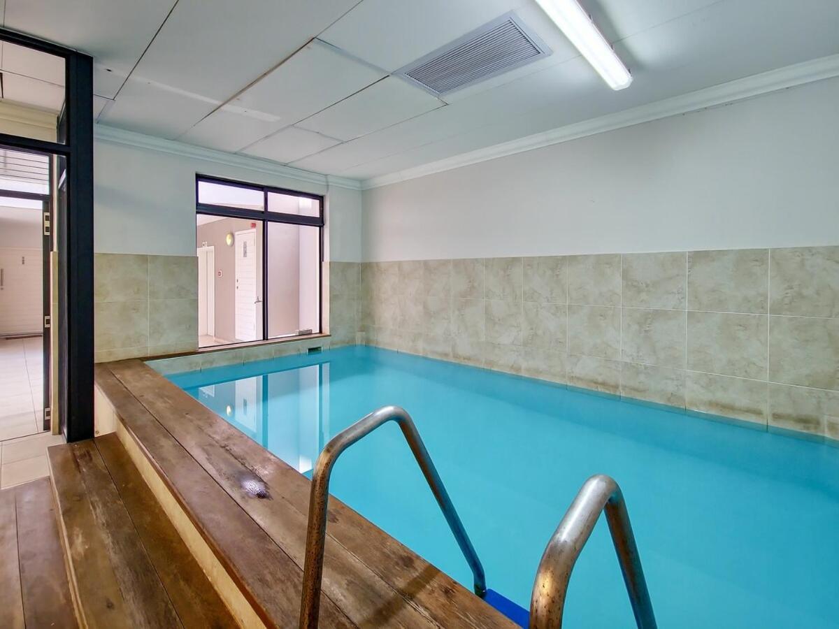 Central, Secure, Family With Pool And Gym! *